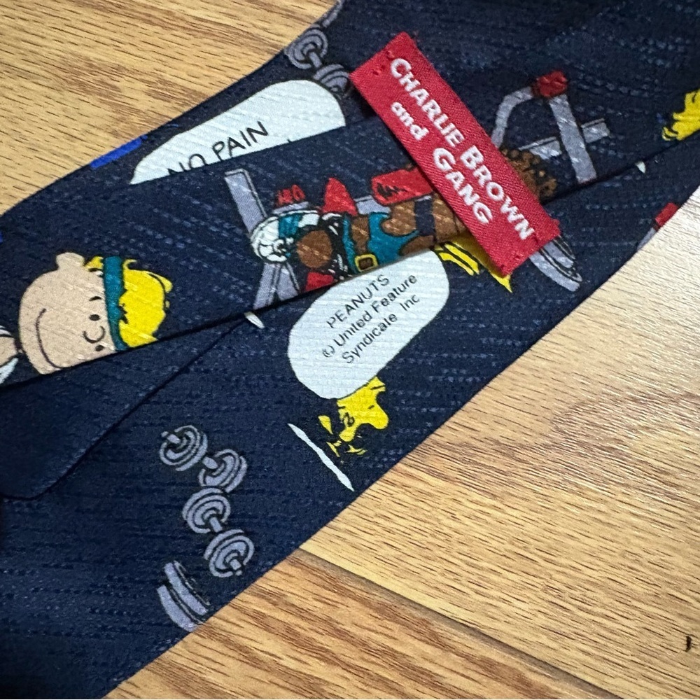 Peanuts Tie - Picture 5 of 5